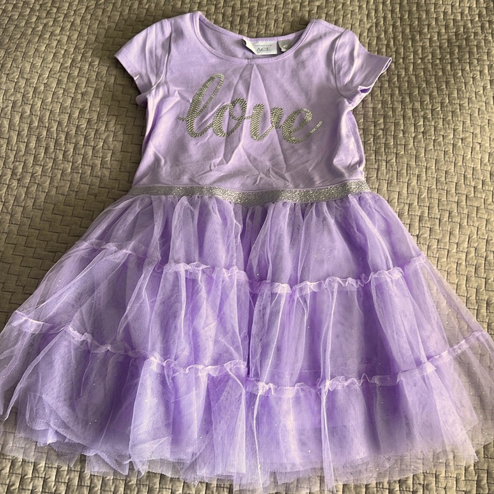 Girl’s size 4T dress. Like new!